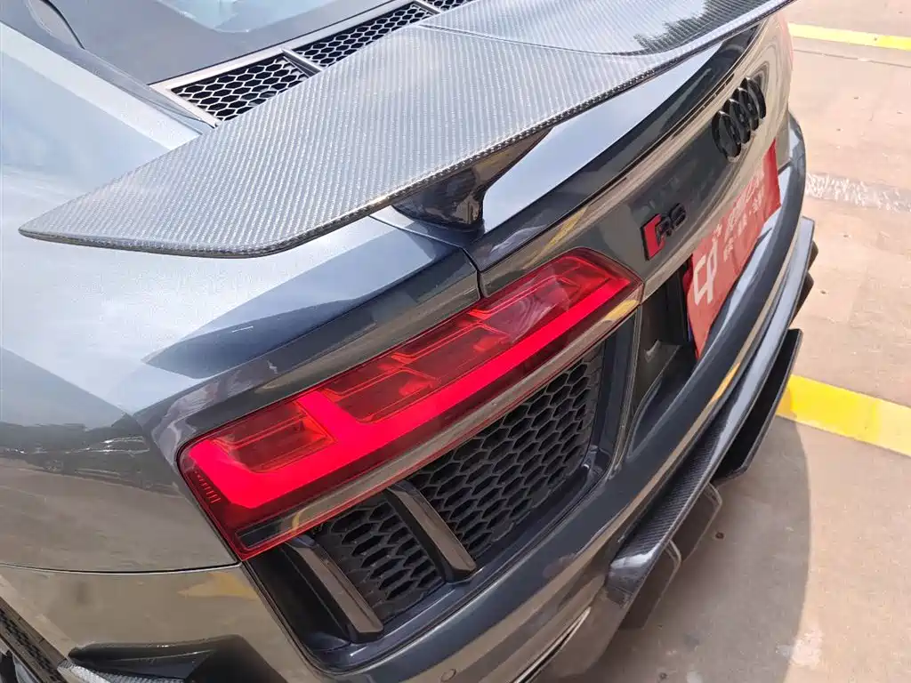 Audi R8 — фото 9