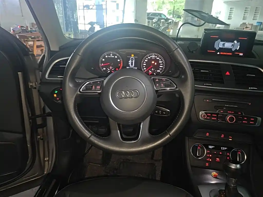 Audi Q3 — фото 11