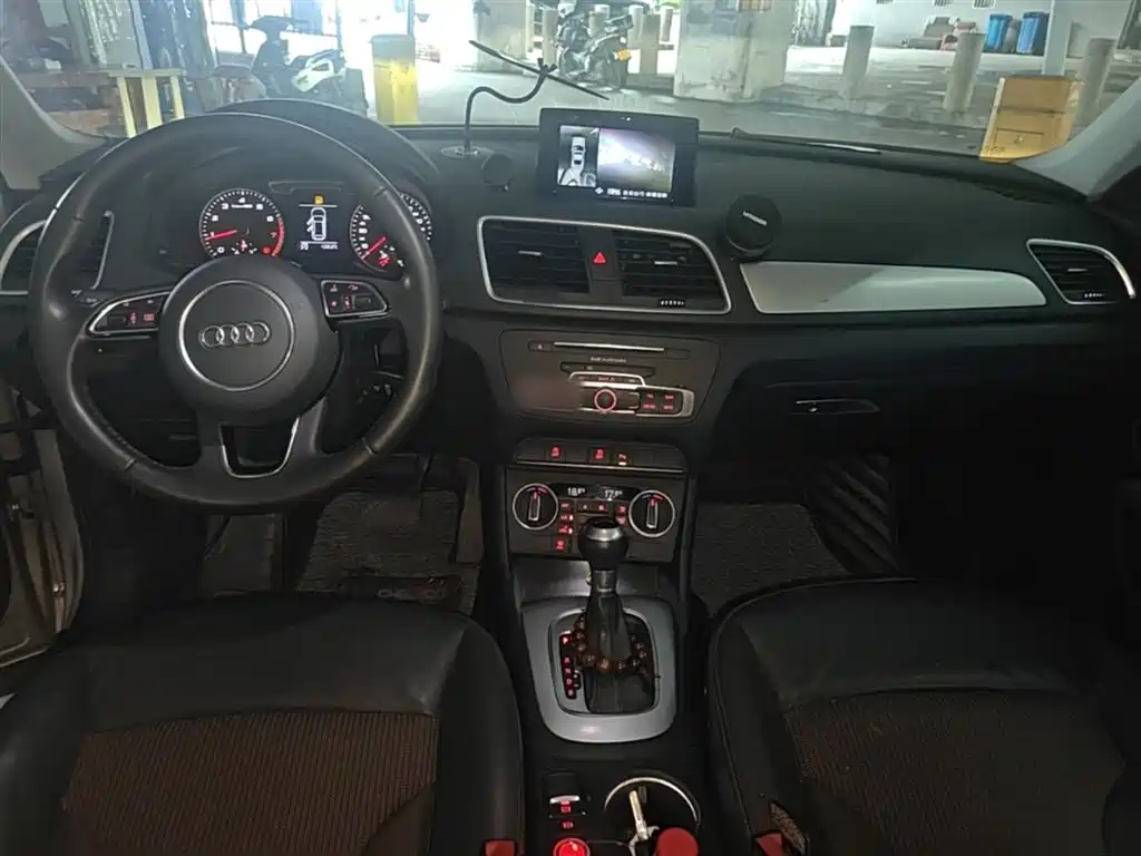 Audi Q3 — фото 10