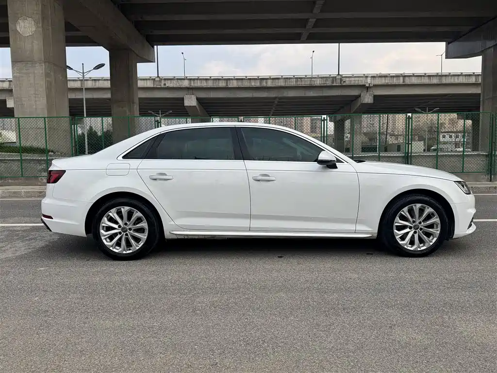 Audi A4L — фото 5