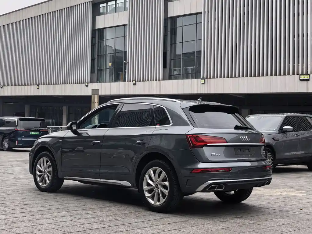 Audi Q5L — фото 20