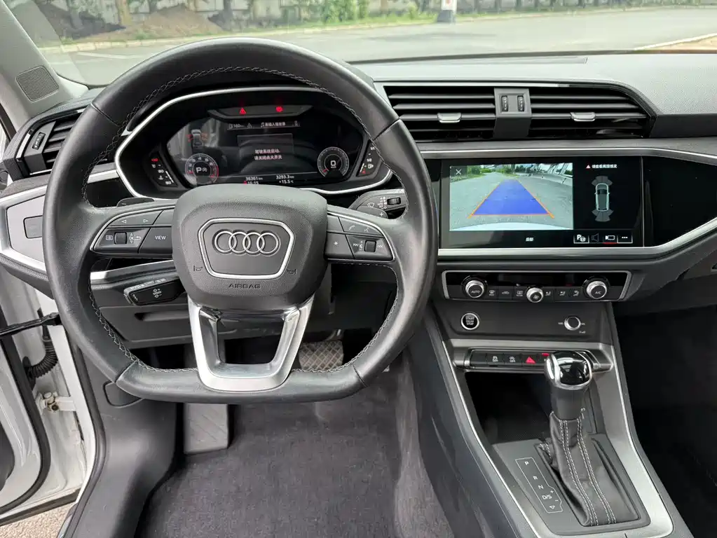 Audi Q3 — фото 10