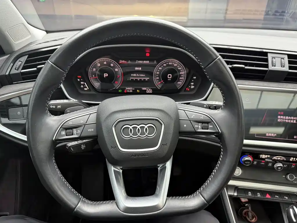 Audi Q3 — фото 13