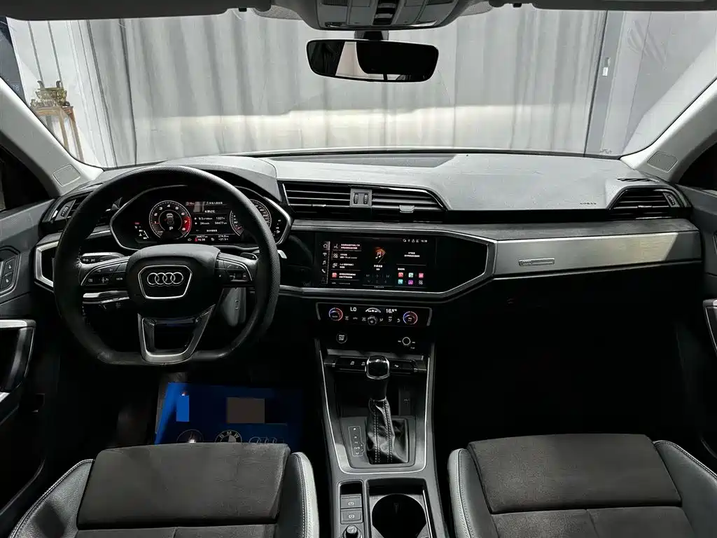 Audi Q3 — фото 11