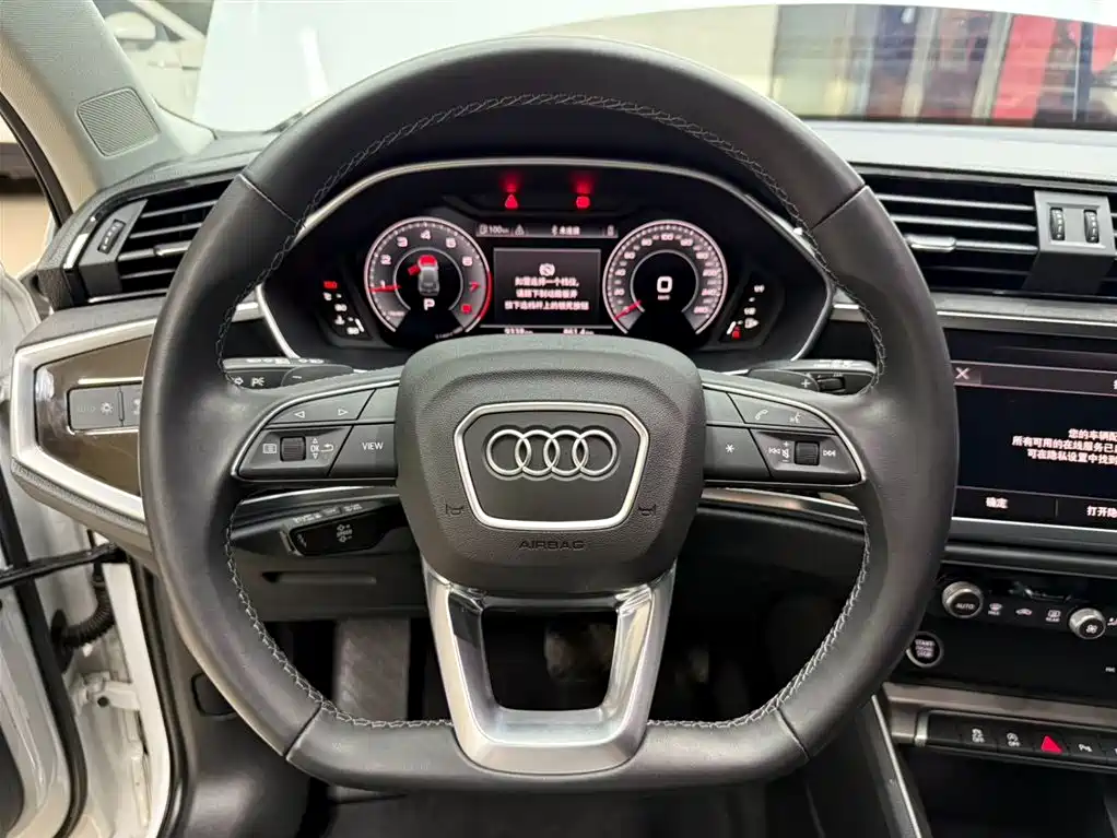 Audi Q3 — фото 11