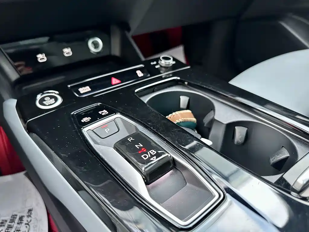 Audi Q6L e-tron — фото 11