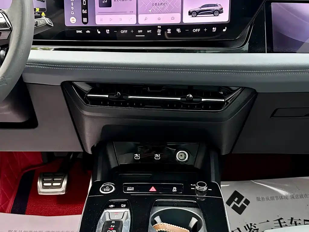 Audi Q6L e-tron — фото 17
