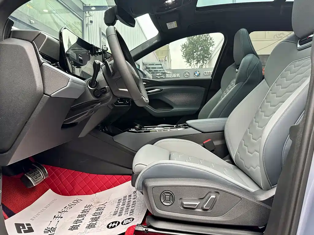 Audi Q6L e-tron — фото 19