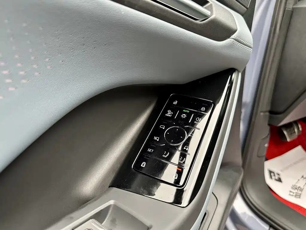 Audi Q6L e-tron — фото 21