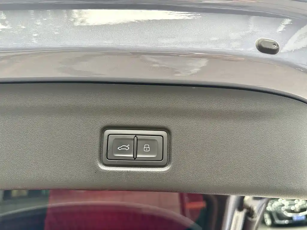 Audi Q6L e-tron — фото 8