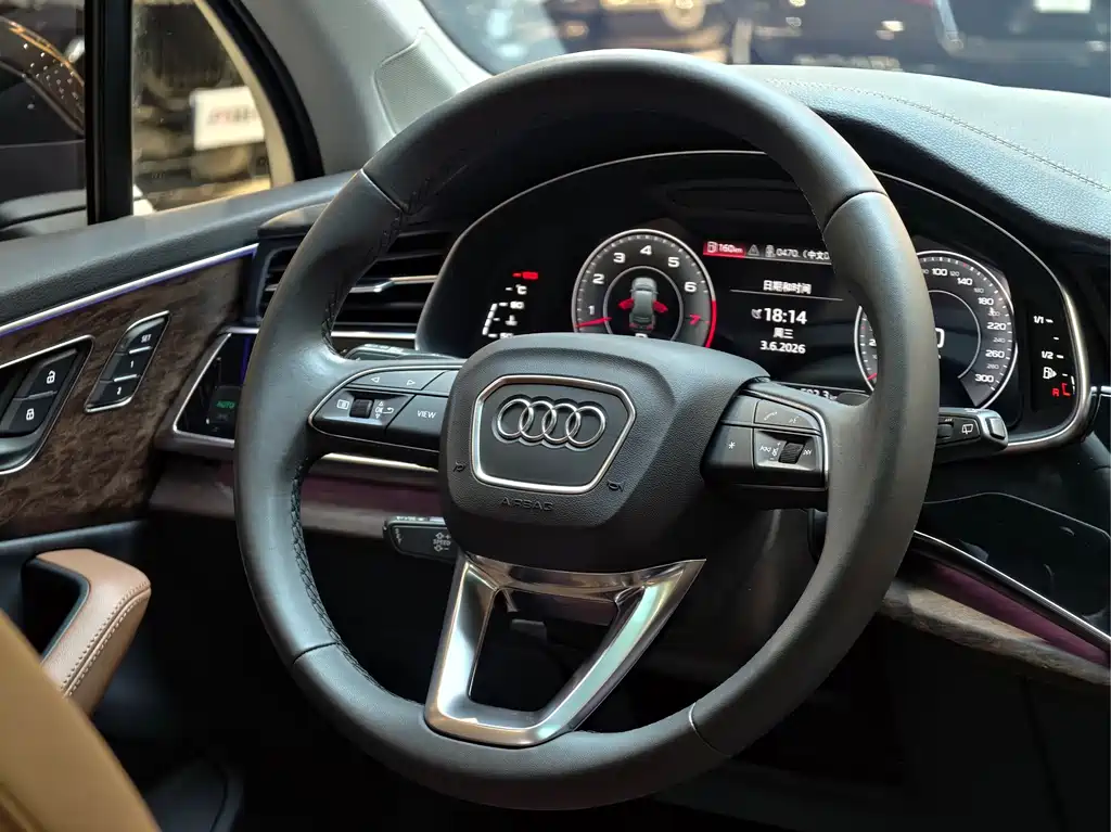 Audi Q7 — фото 22