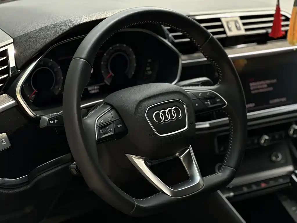 Audi Q3 — фото 5
