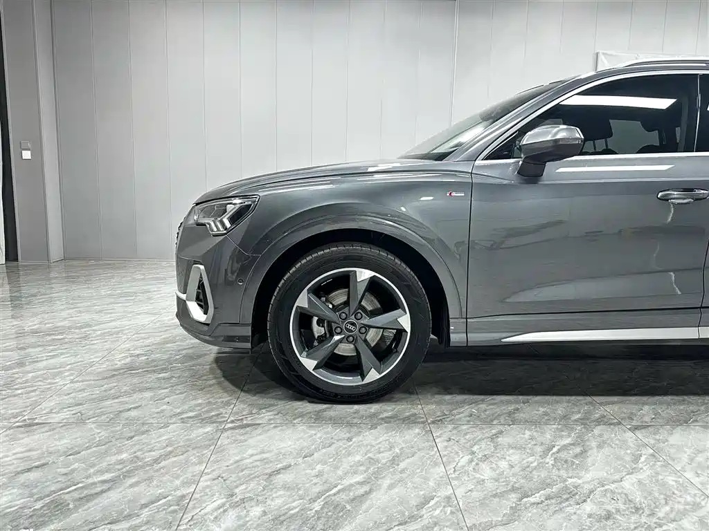 Audi Q3 — фото 8