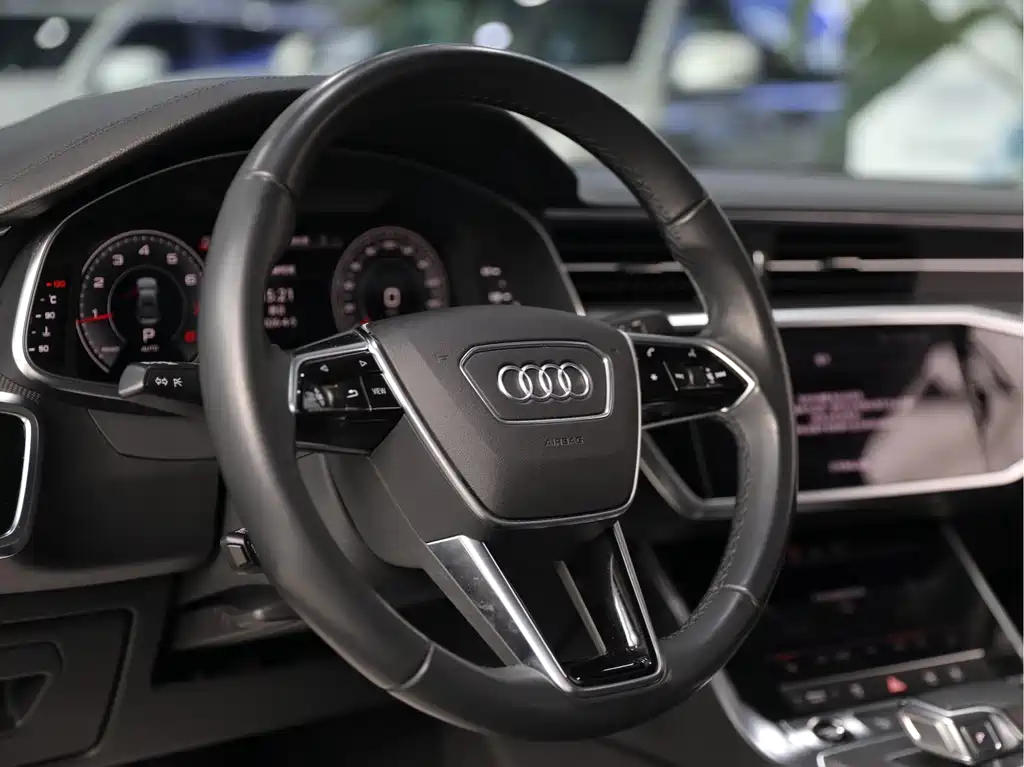 Audi A6L — фото 8