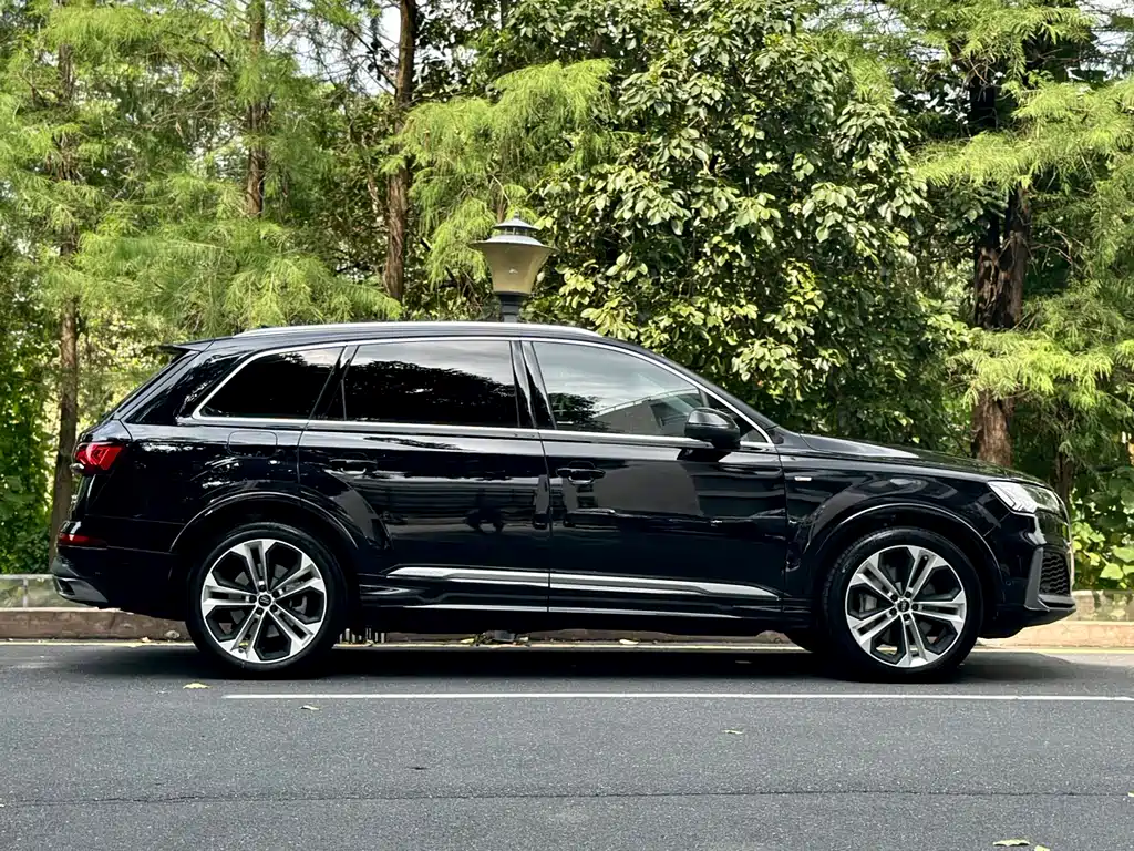 Audi Q7 — фото 9