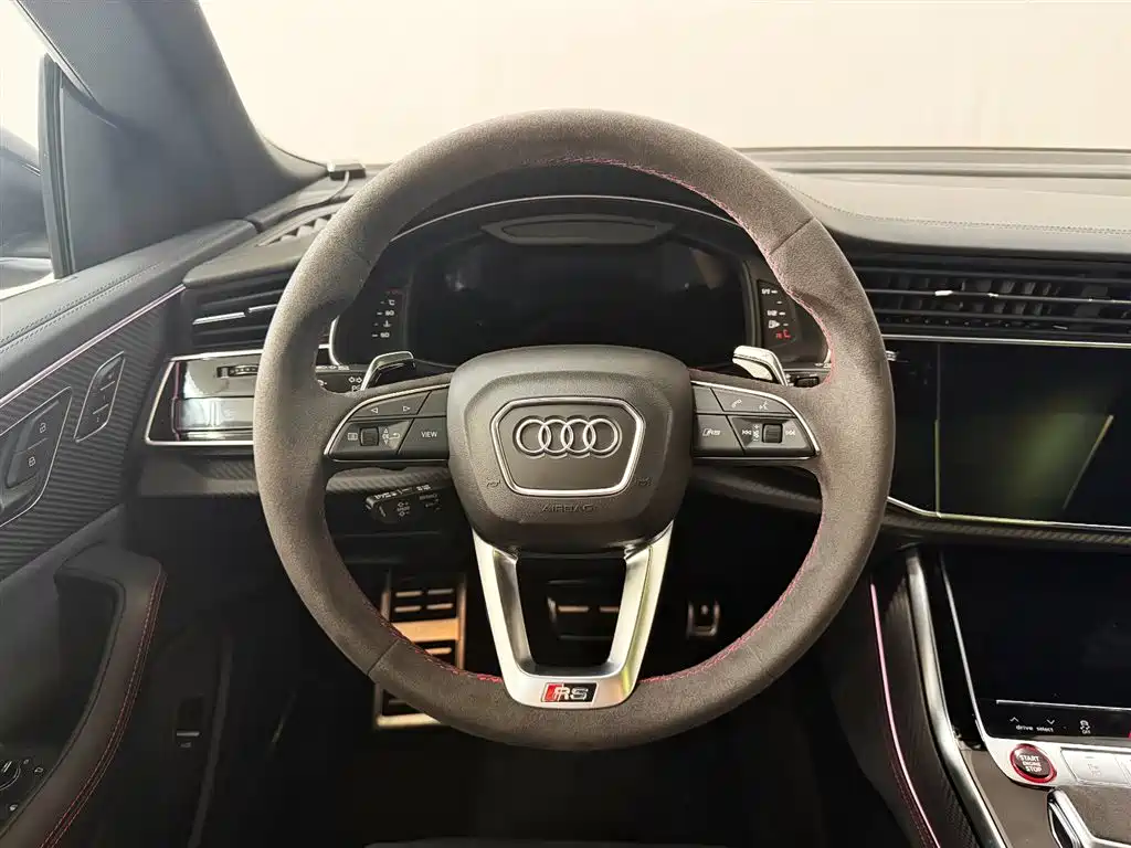 Audi RS Q8 — фото 11