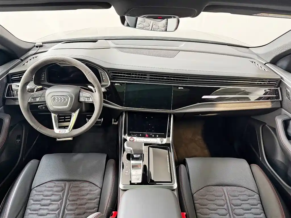 Audi RS Q8 — фото 10