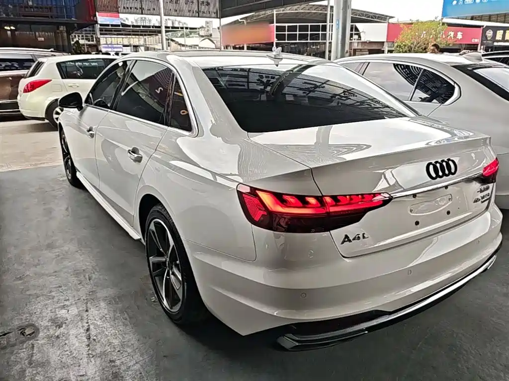 Audi A4L — фото 5