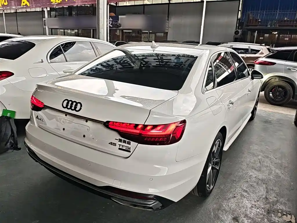 Audi A4L — фото 7