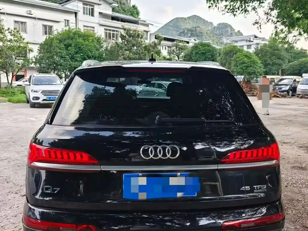 Audi Q7 — фото 5