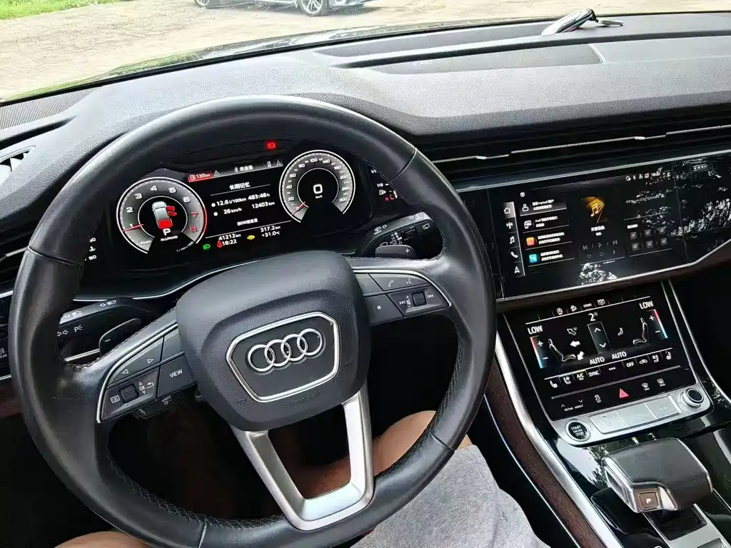 Audi Q7 — фото 8