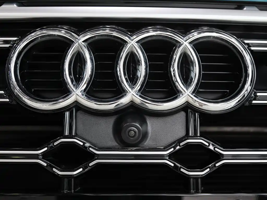 Audi Q2L — фото 4