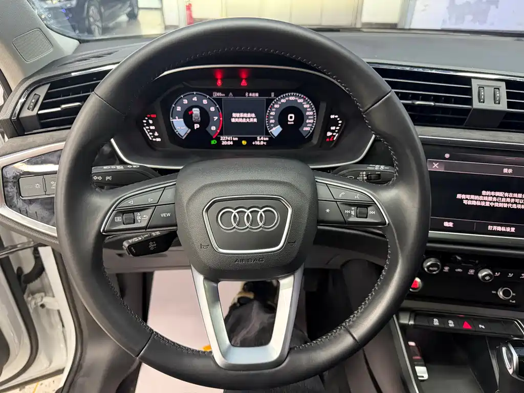 Audi Q3 — фото 10