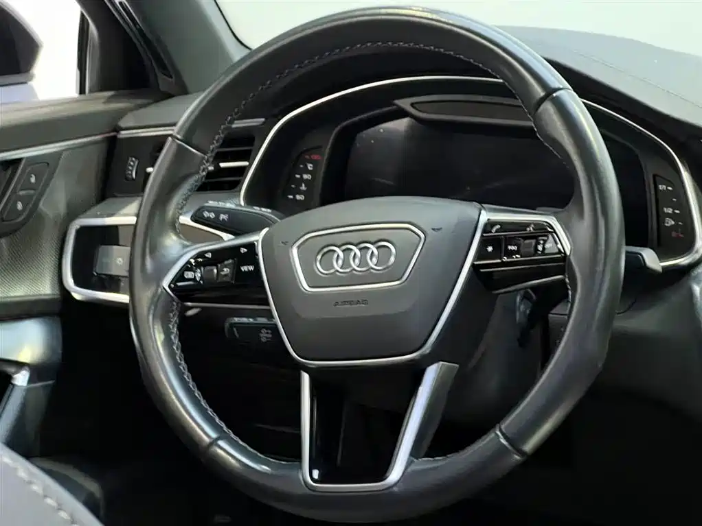 Audi A6L — фото 8