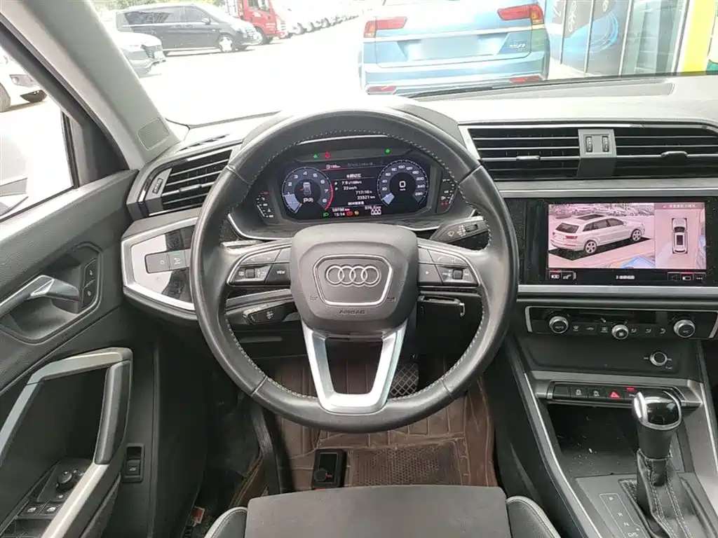 Audi Q3 — фото 11