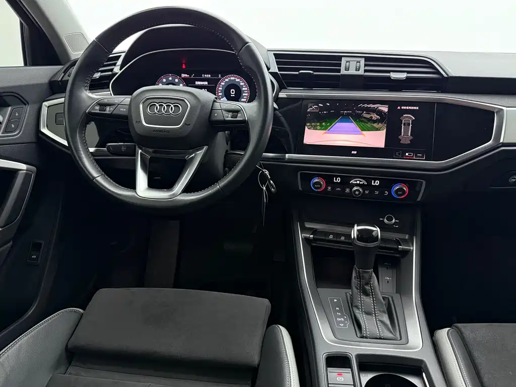 Audi Q3 — фото 10
