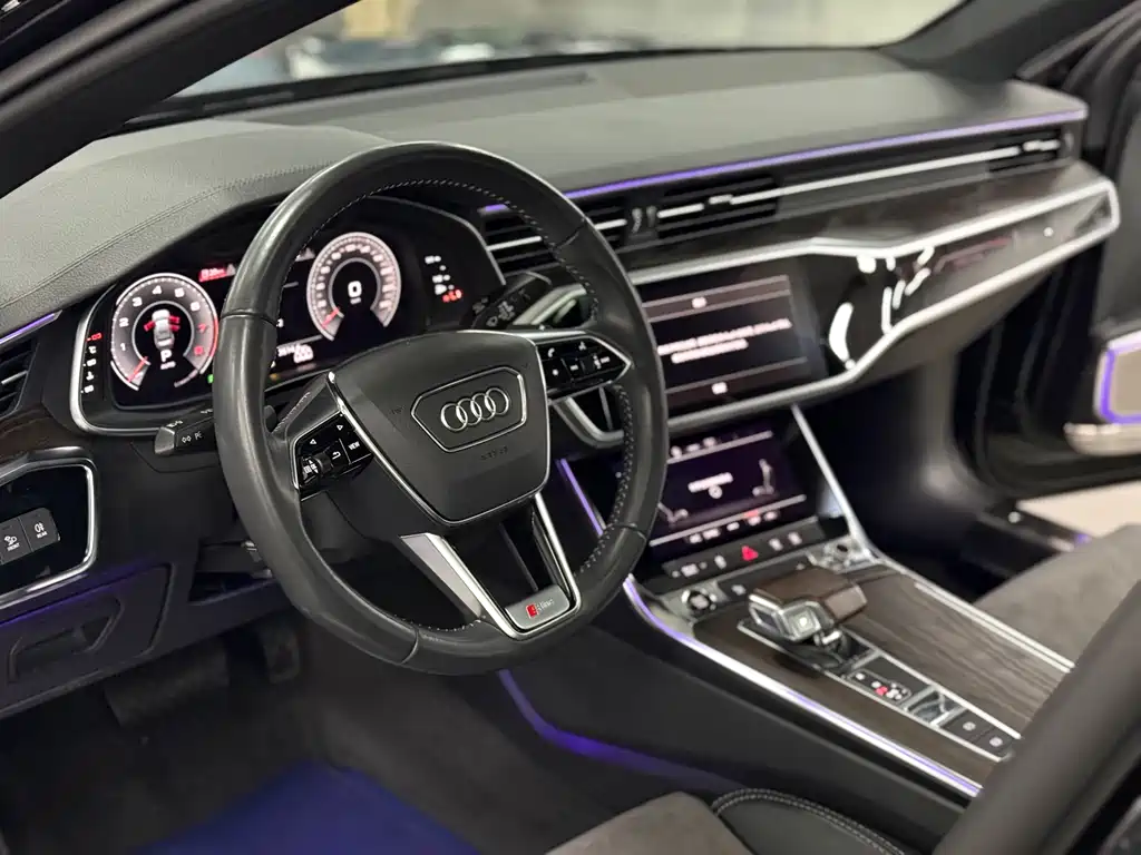 Audi A6L — фото 8