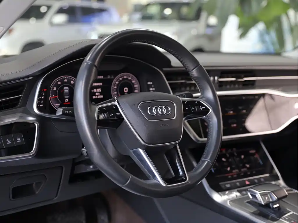 Audi A6L — фото 8