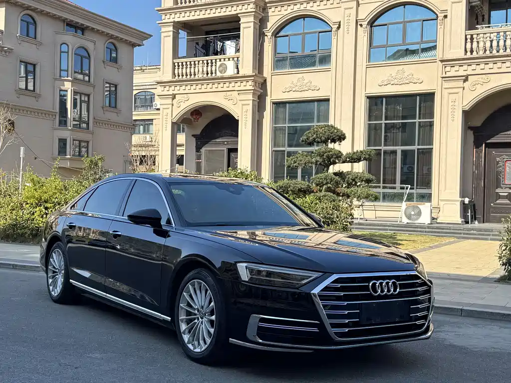 Audi A8 — фото 3