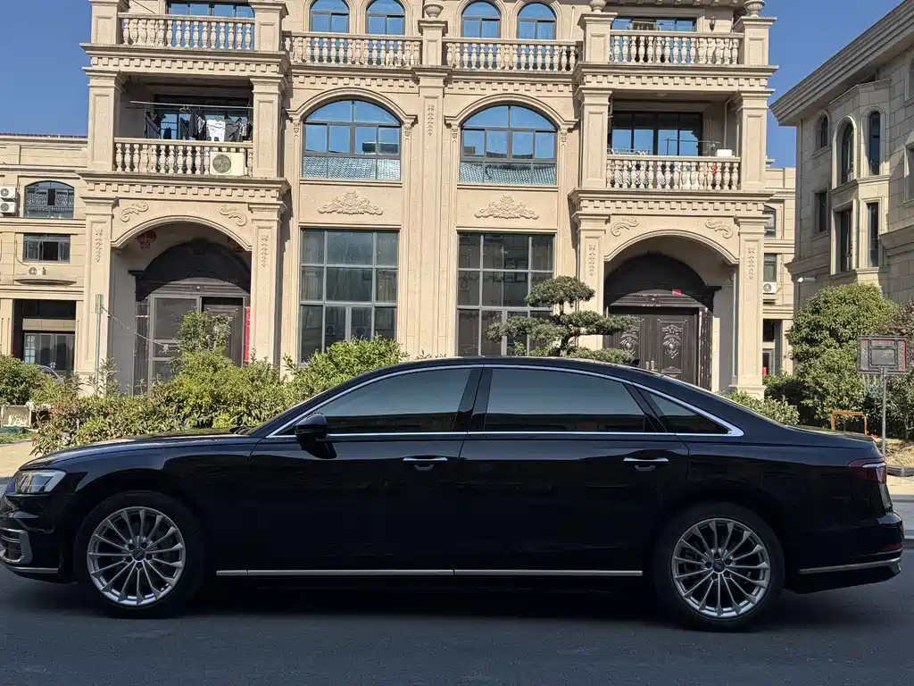 Audi A8 — фото 4
