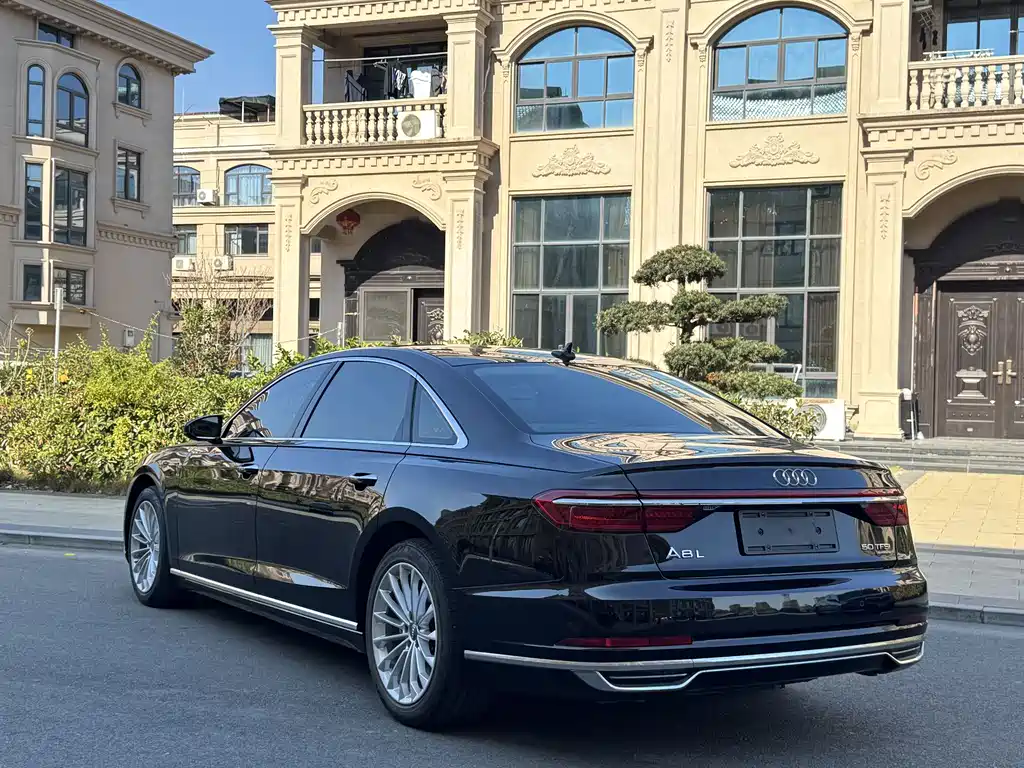 Audi A8 — фото 5