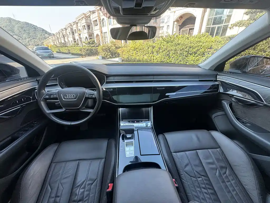 Audi A8 — фото 6