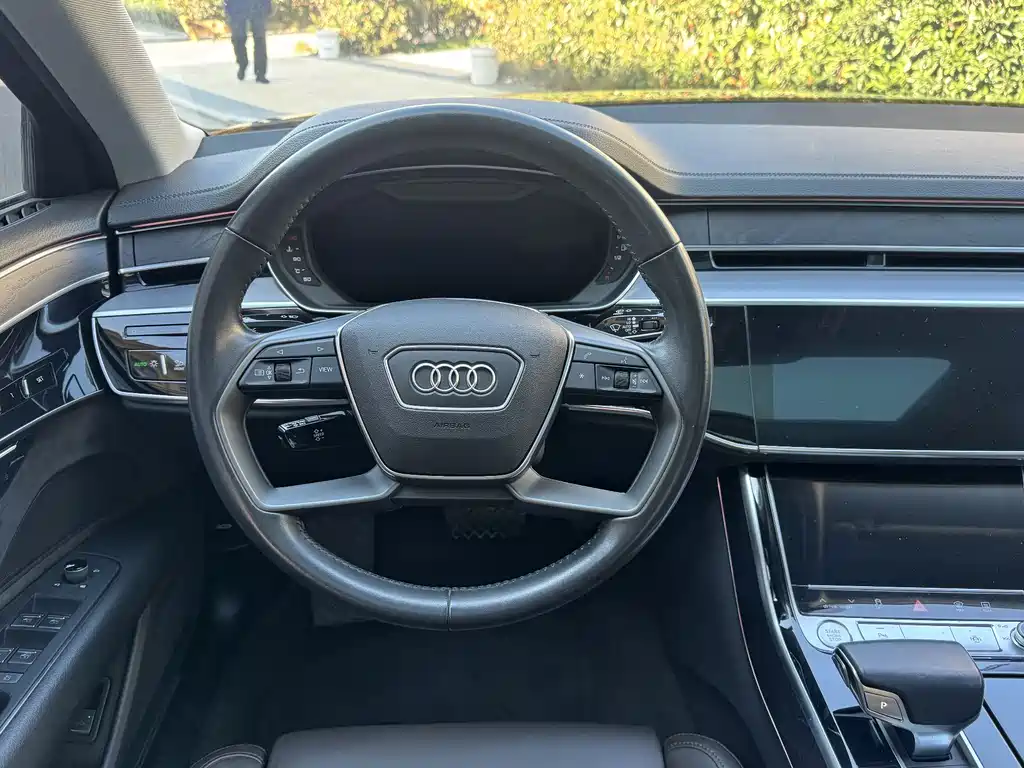 Audi A8 — фото 8