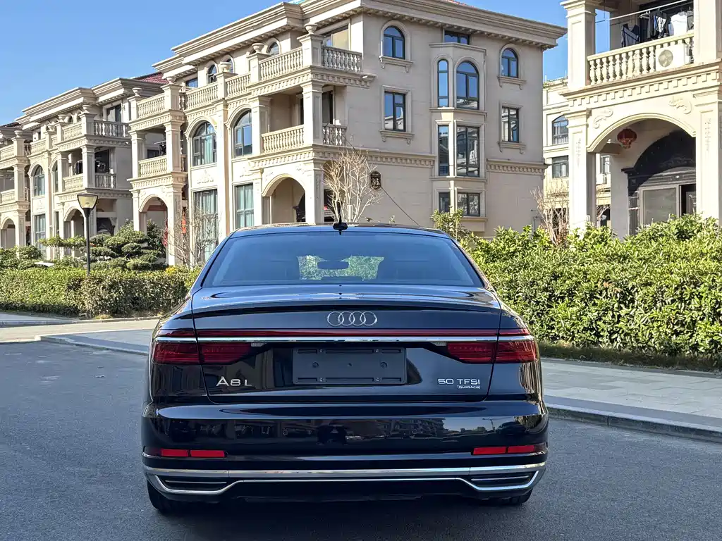 Audi A8 — фото 9