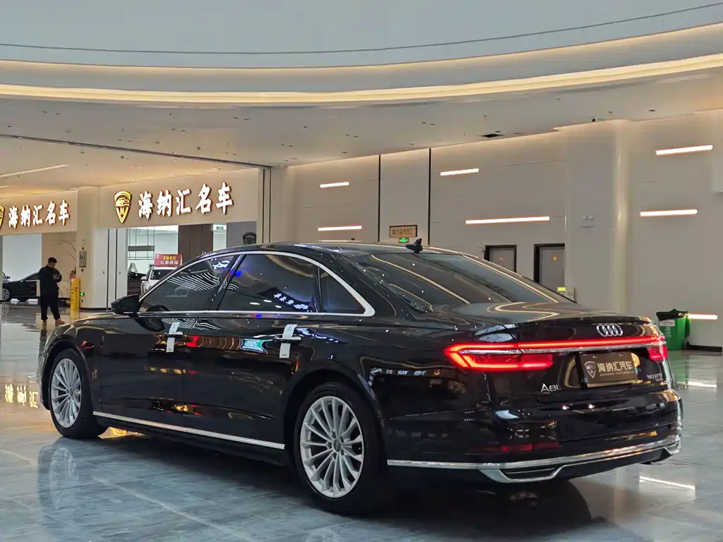 Audi A8 — фото 3