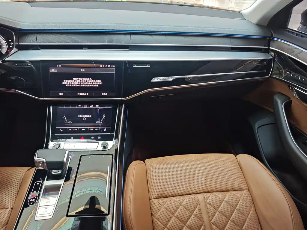 Audi A8 — фото 7