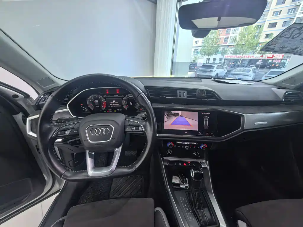 Audi Q3 — фото 17