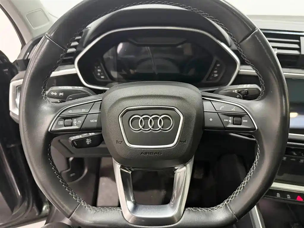 Audi Q3 — фото 10