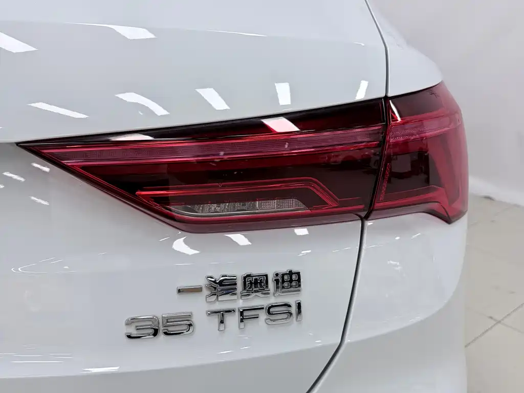 Audi Q3 — фото 9