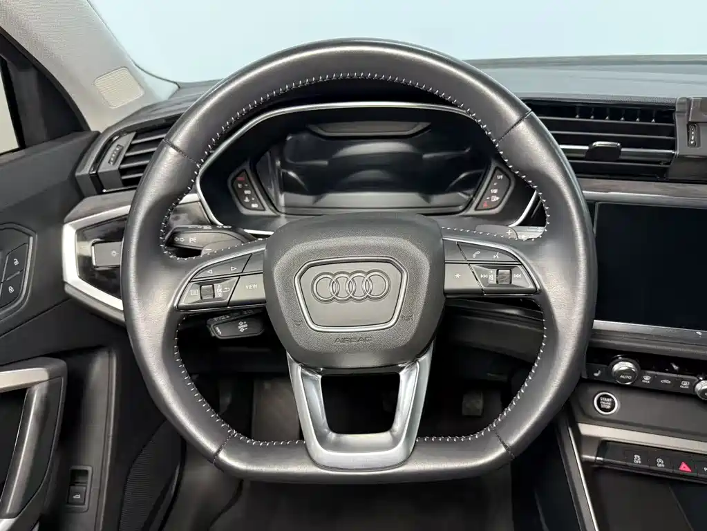Audi Q3 — фото 14