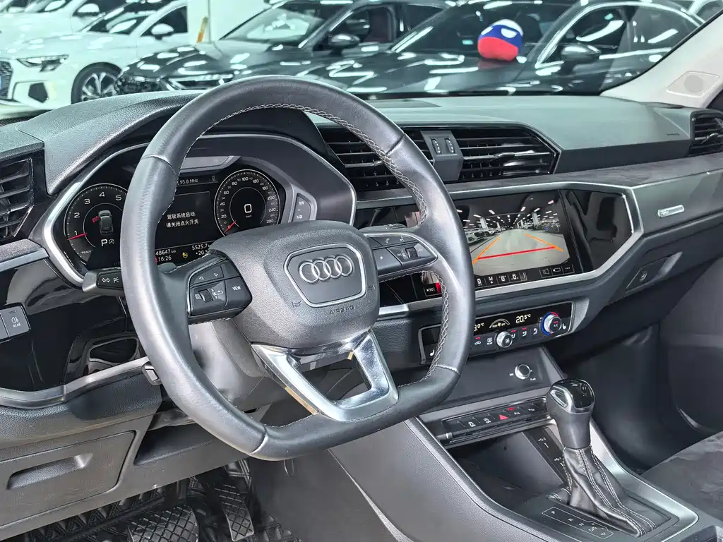 Audi Q3 — фото 11