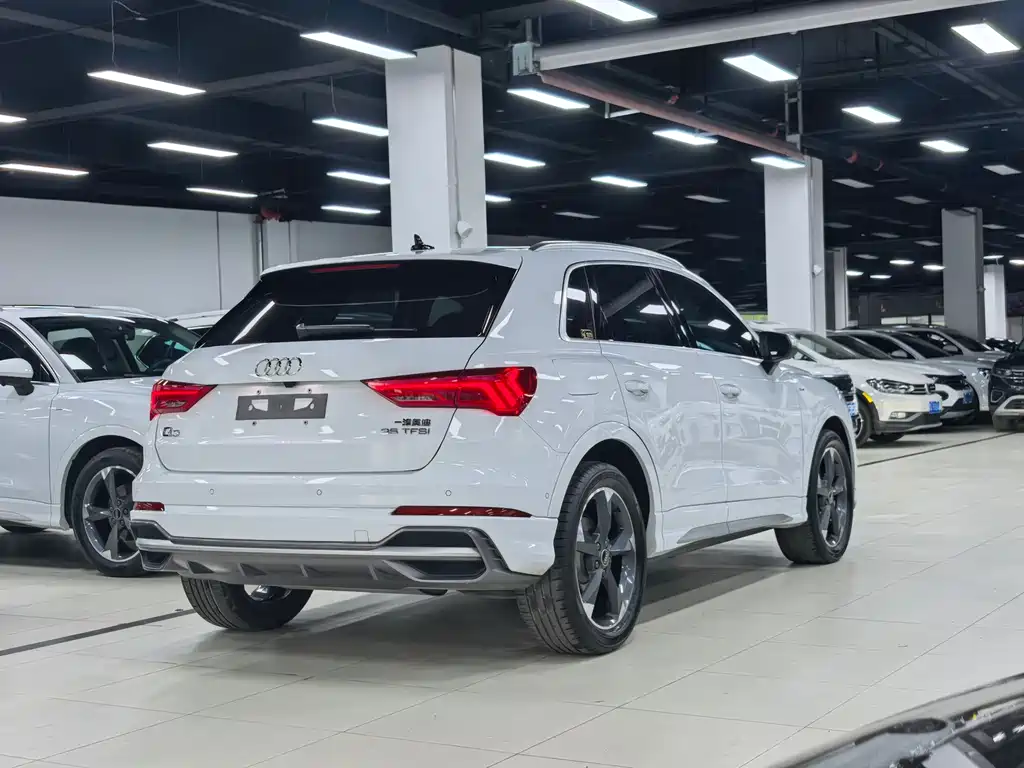 Audi Q3 — фото 26