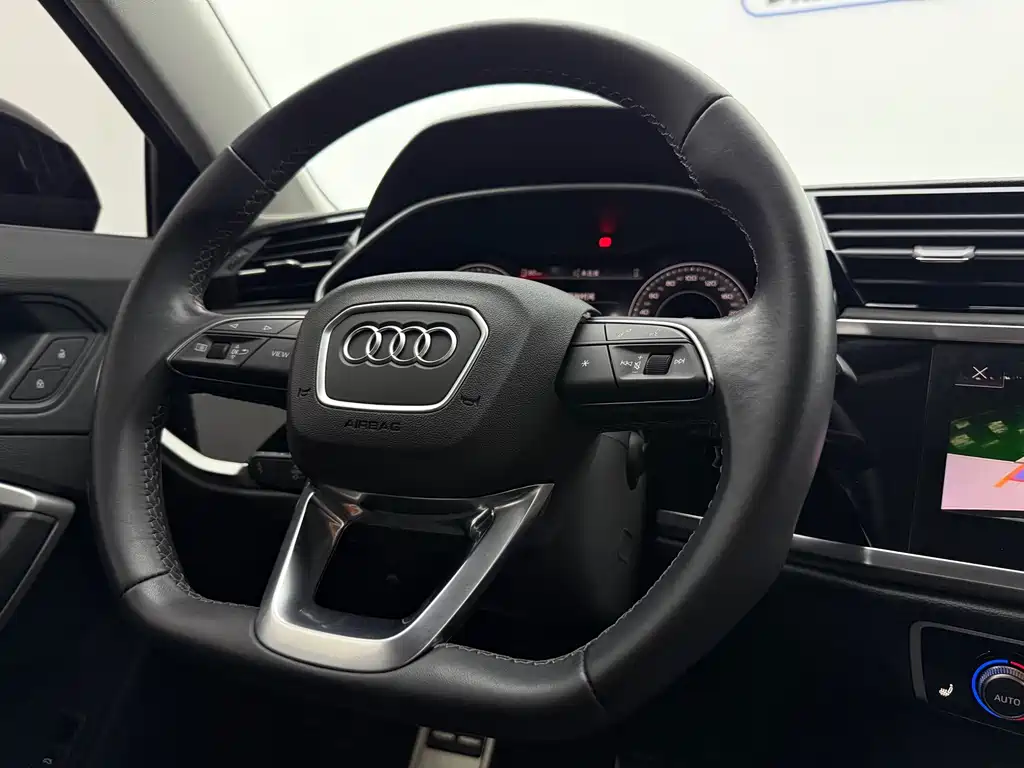 Audi Q3 — фото 13