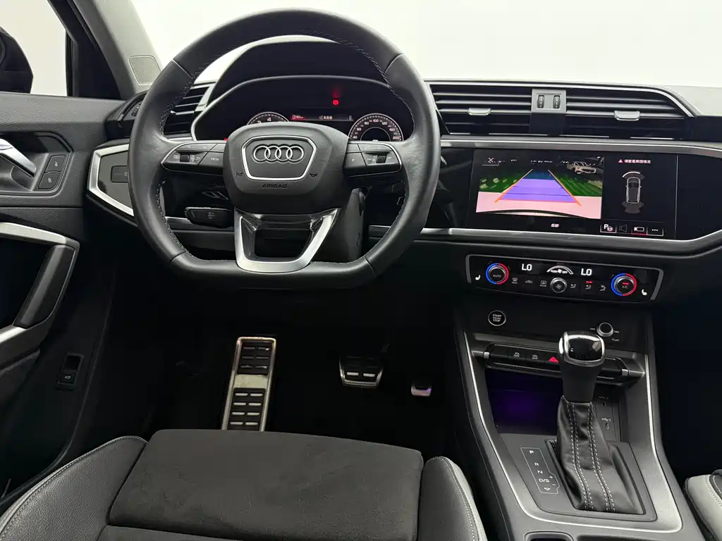 Audi Q3 — фото 10
