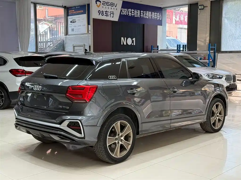 Audi Q2L — фото 4