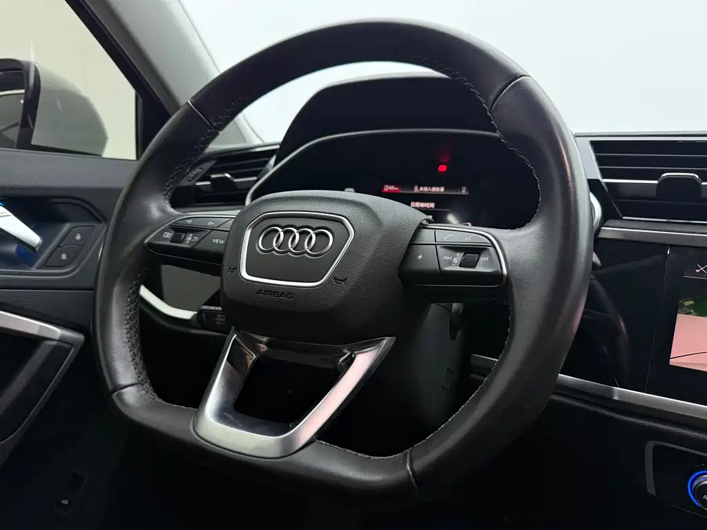 Audi Q3 — фото 14